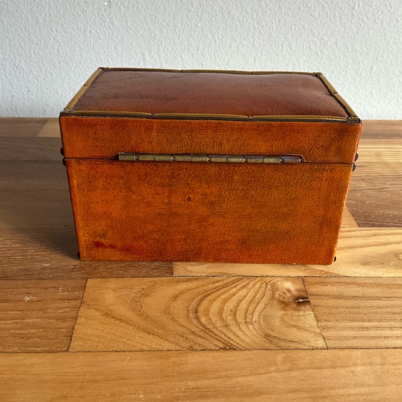 Vintage Small Leather Trinket Jewelry Box - Picture 3 of 6